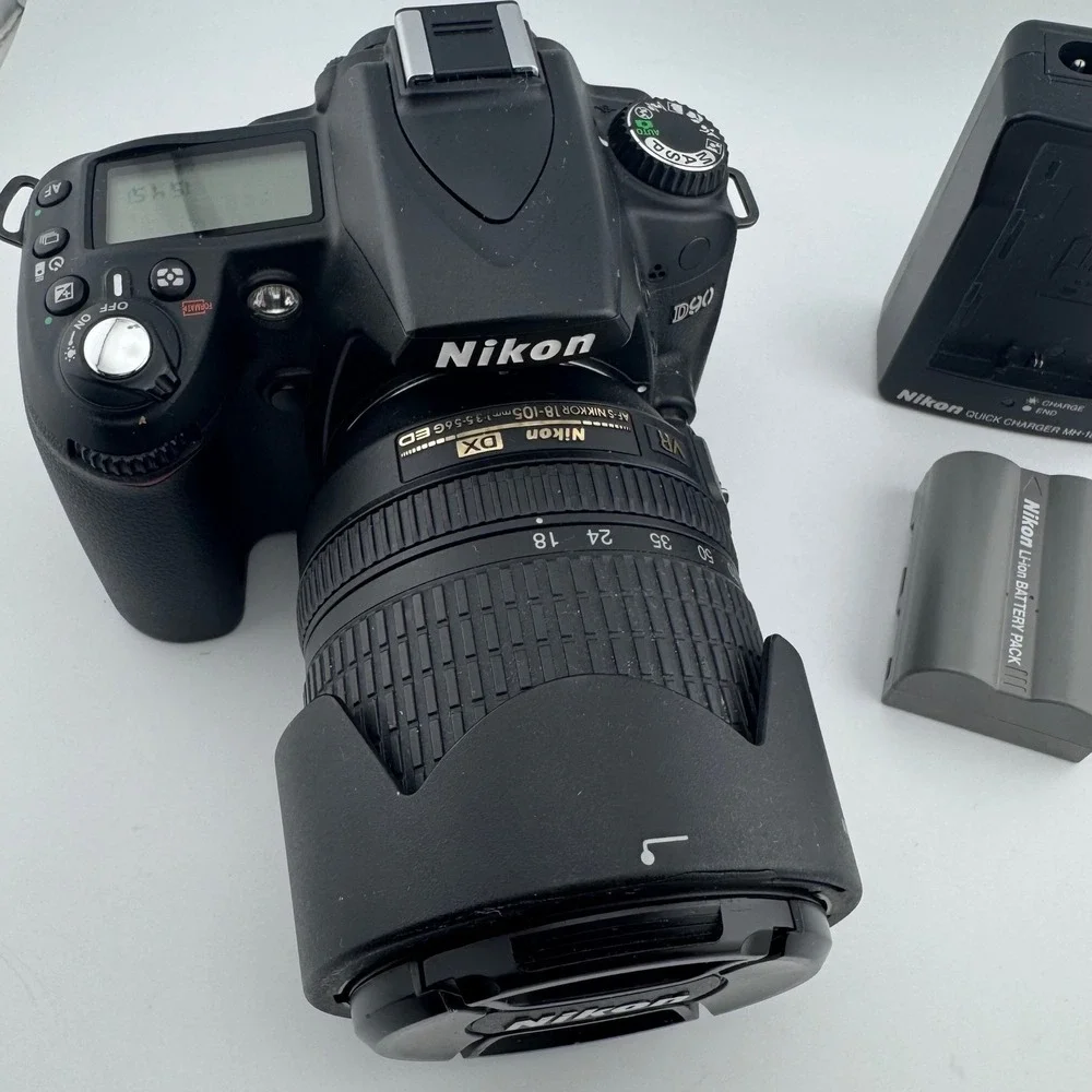 Nikon D90 DSLR Camera 18-105mm VR Lens Black Bundle 12.3MP HD Video FOR PARTS